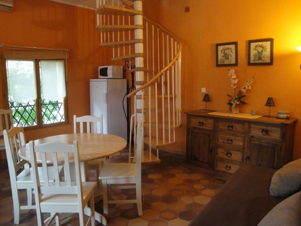 Villa Bastide De La Treille Montaren-et-Saint-Médiers Zimmer foto