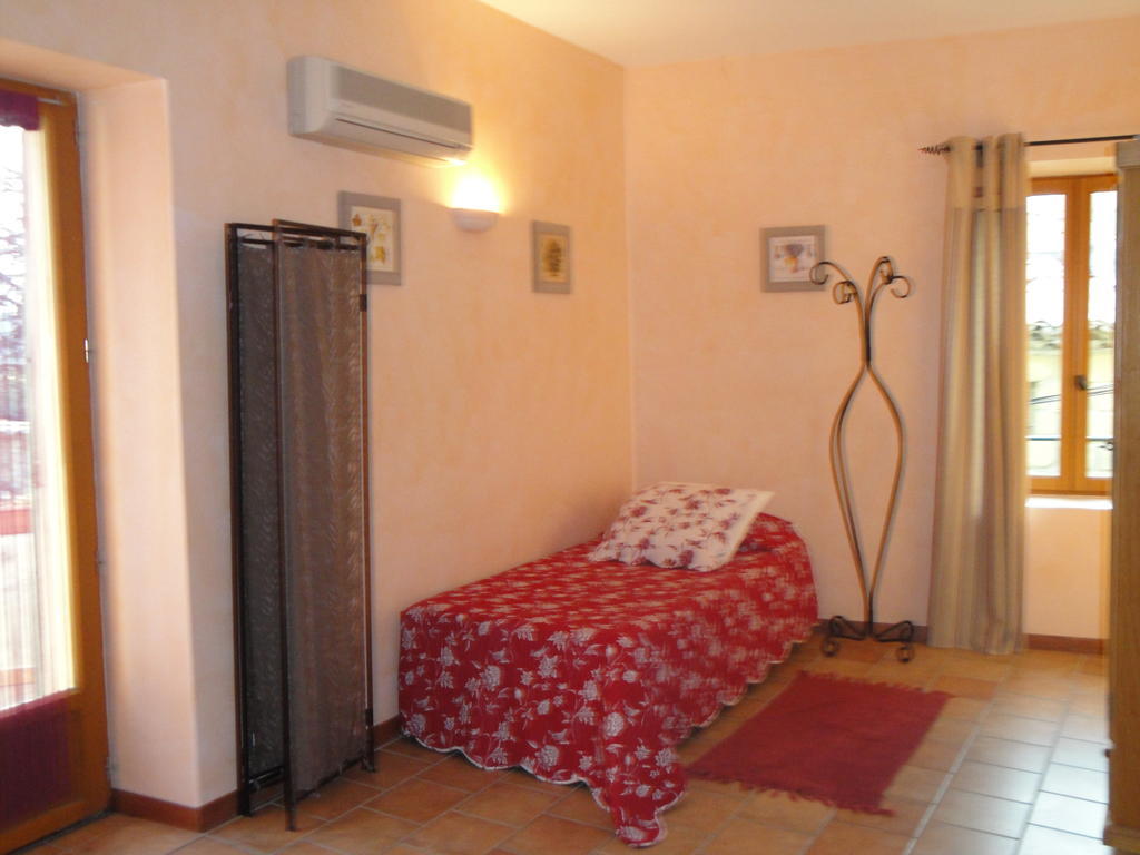 Villa Bastide De La Treille Montaren-et-Saint-Médiers Zimmer foto