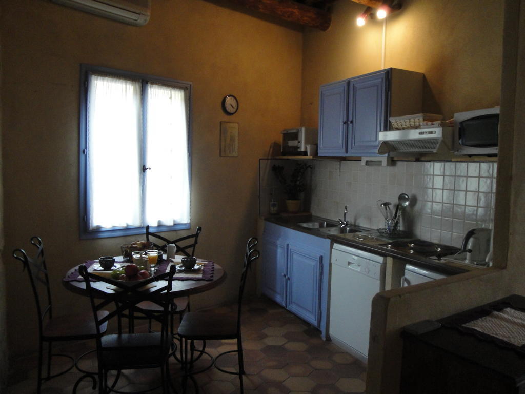Villa Bastide De La Treille Montaren-et-Saint-Médiers Zimmer foto